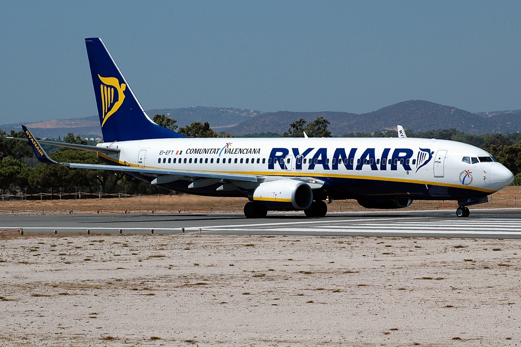 EI-EFT · Boeing 737-8AS · (FAO / LPFR)