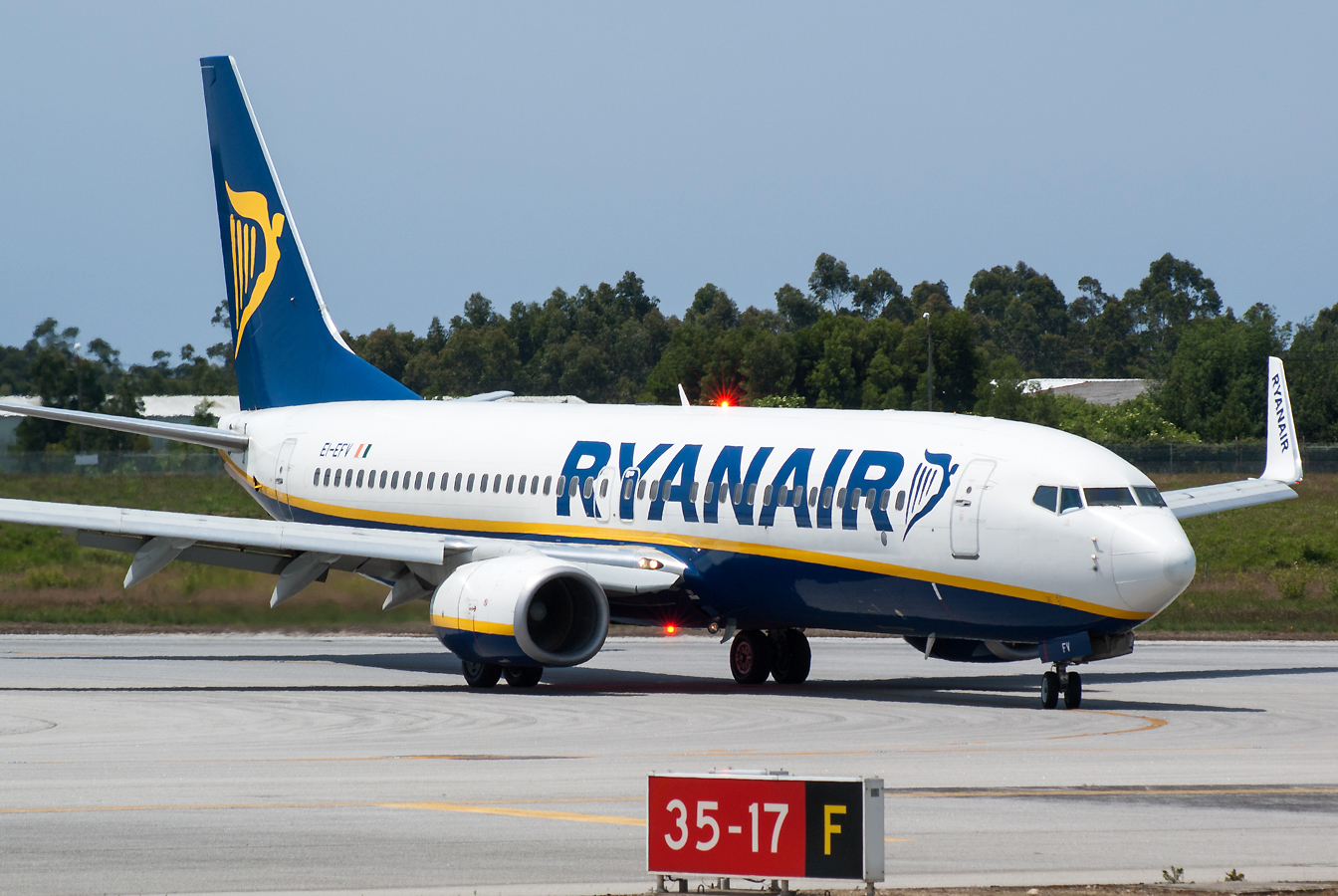 EI-EFV (35017) 2009 Boeing 737-8AS(WL)