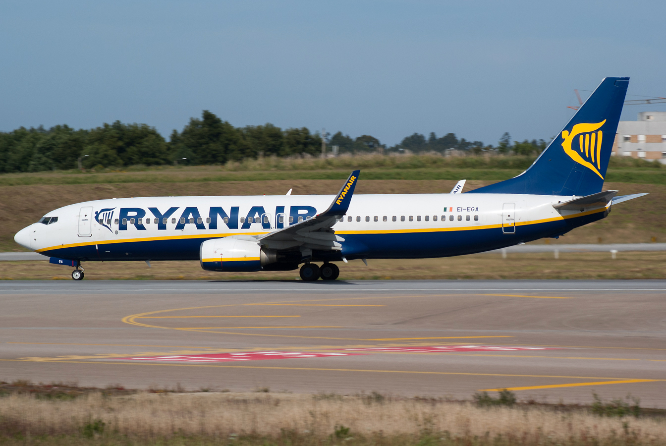 EI-EGA (38490) 2009 Boeing 737-8AS(WL)
