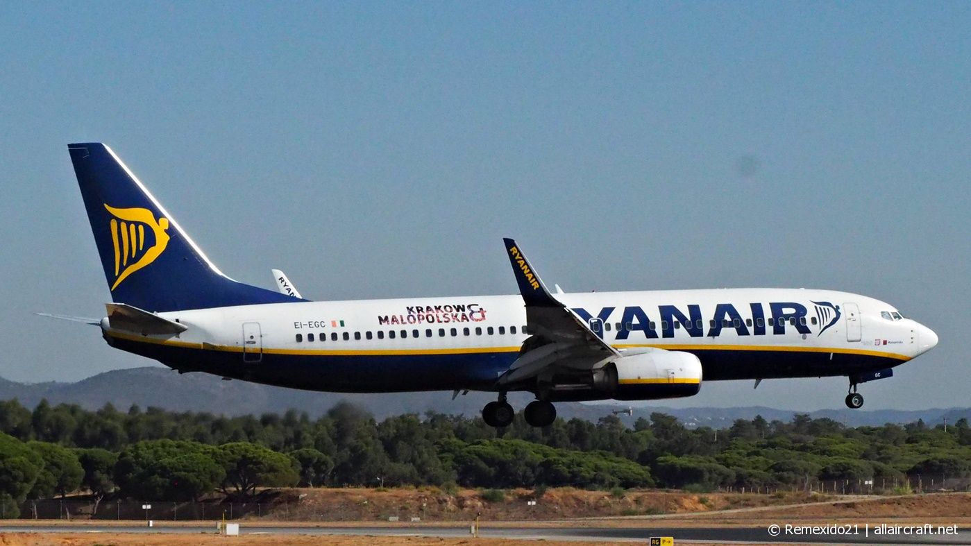 EI-EGC (38492) 2009 Boeing 737-8AS WL