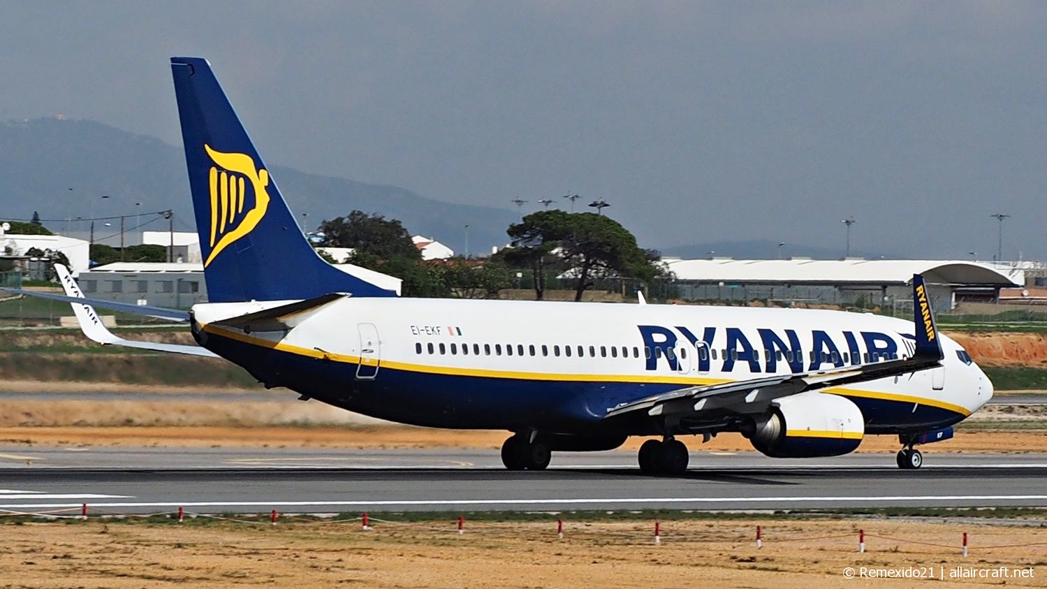 EI-EKF (35025) 2010 Boeing 737-8AS(WL)