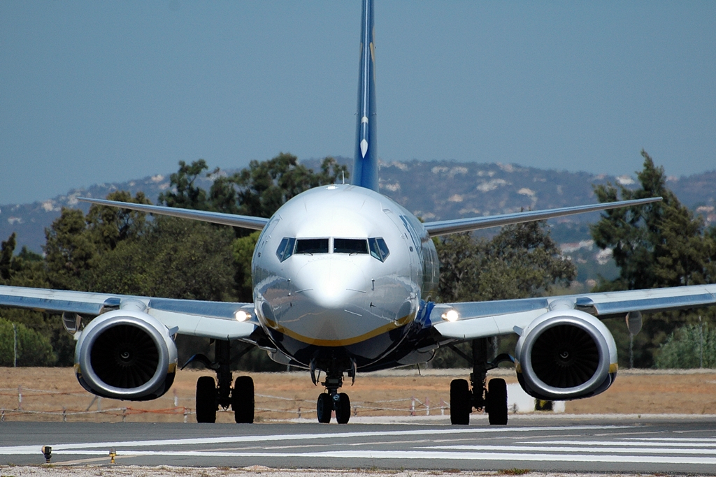 EI-EKG (35021) 2010 Boeing 737-8AS(WL)