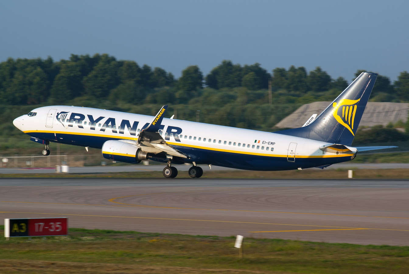 EI-EMP (40285) 2010 Boeing 737-8AS(WL)