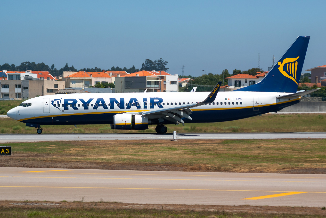 EI-EMR, (cn 40284), Boeing 737-8AS