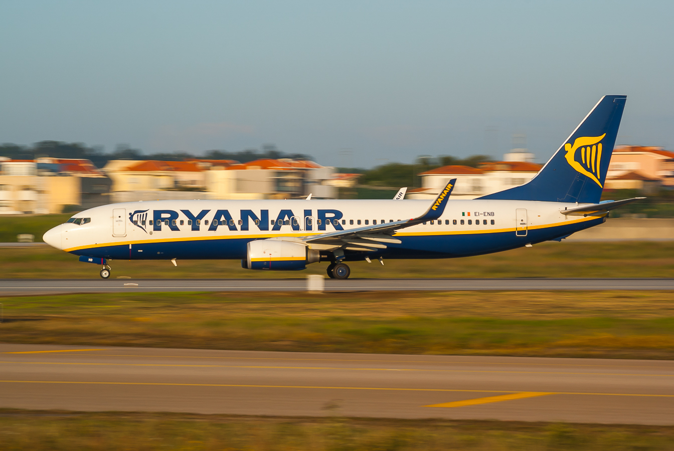 EI-ENB (40289) 2010 Boeing 737-8AS(WL)