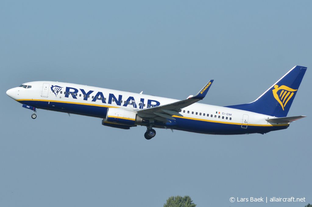 EI-ENK (40303) 2011 Boeing 737-8AS(WL)