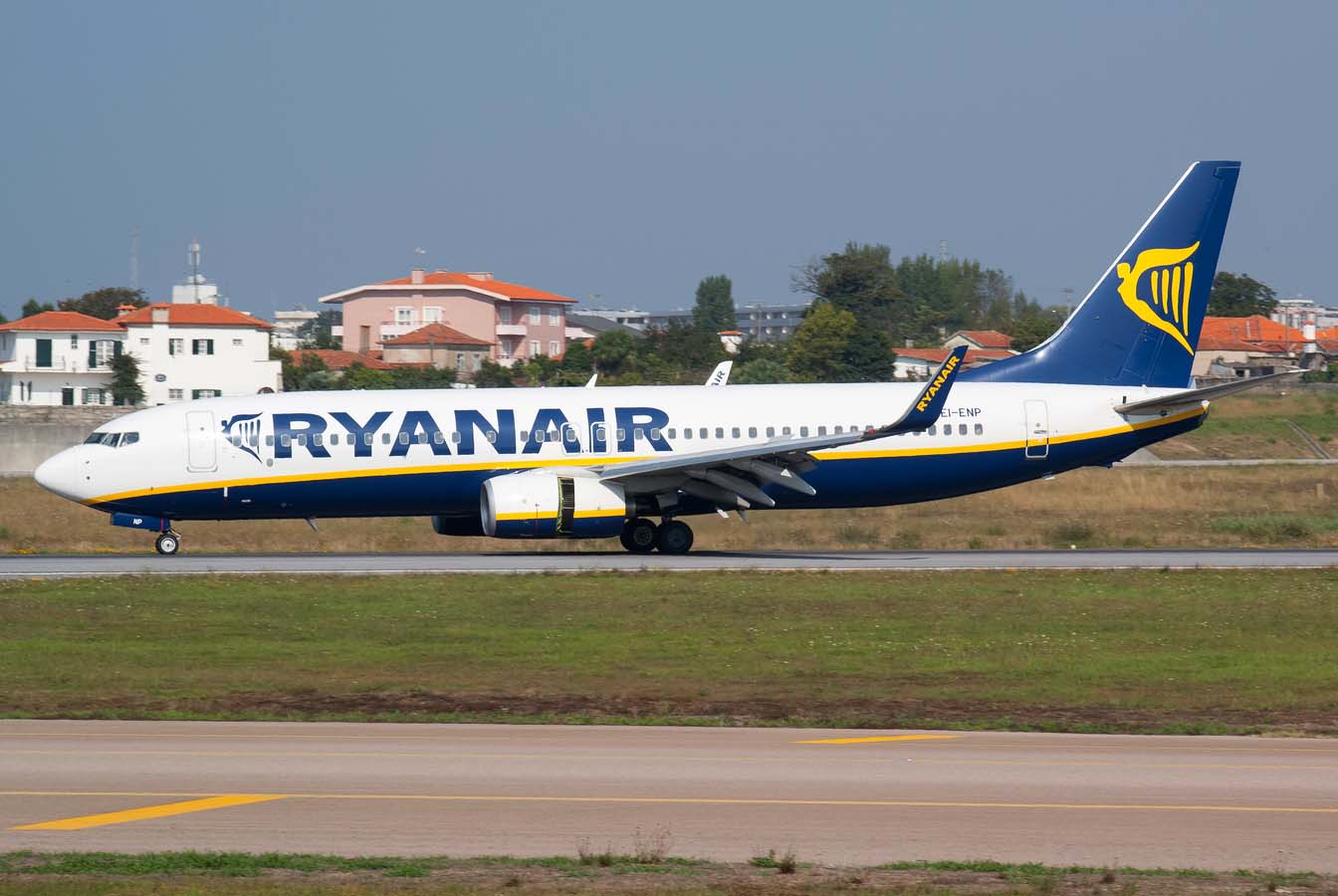 EI-ENP (40304) 2011 Boeing 737-8AS(WL)