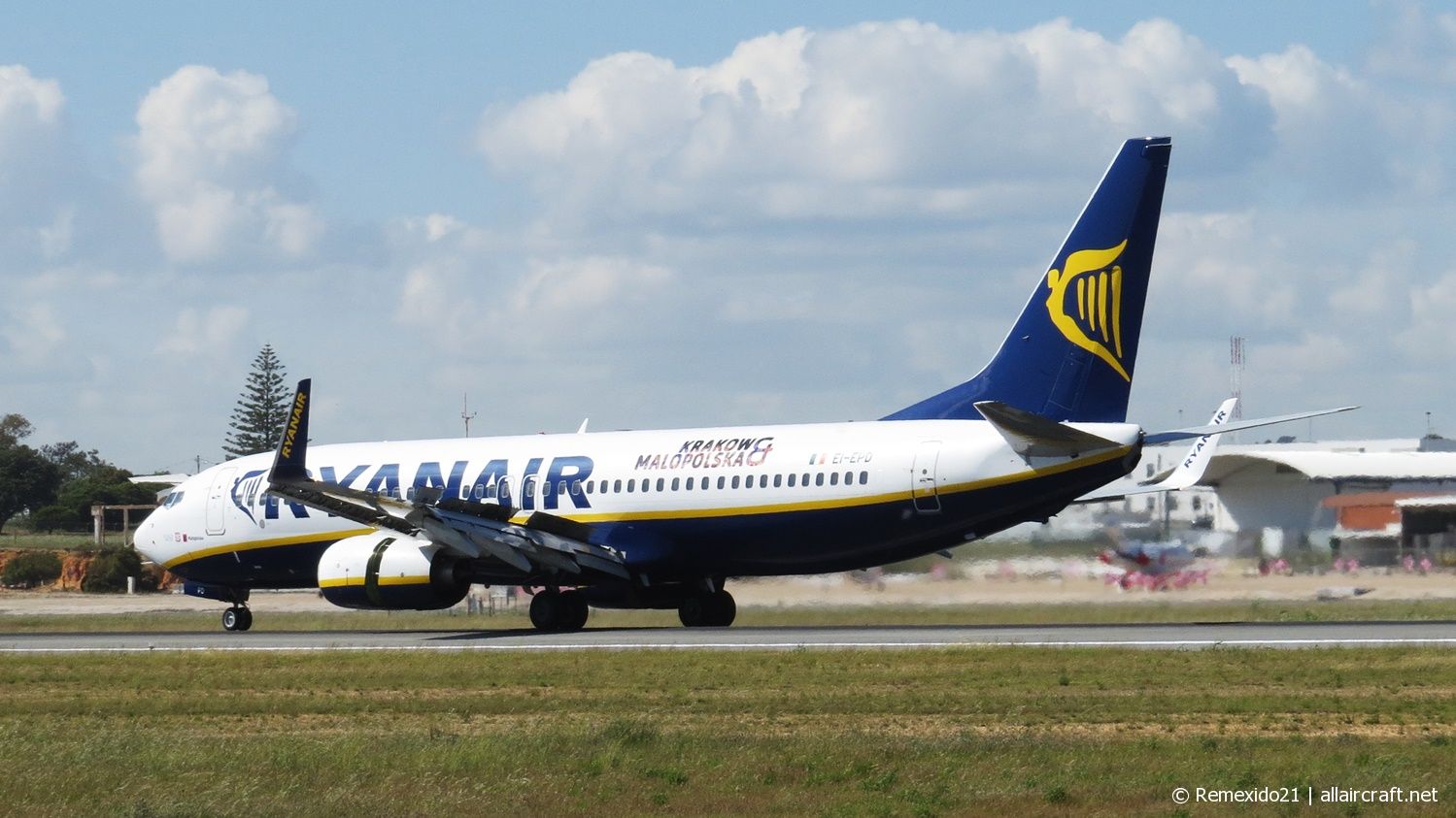 EI-EPD (40310) 2011 Boeing 737-8AS WL