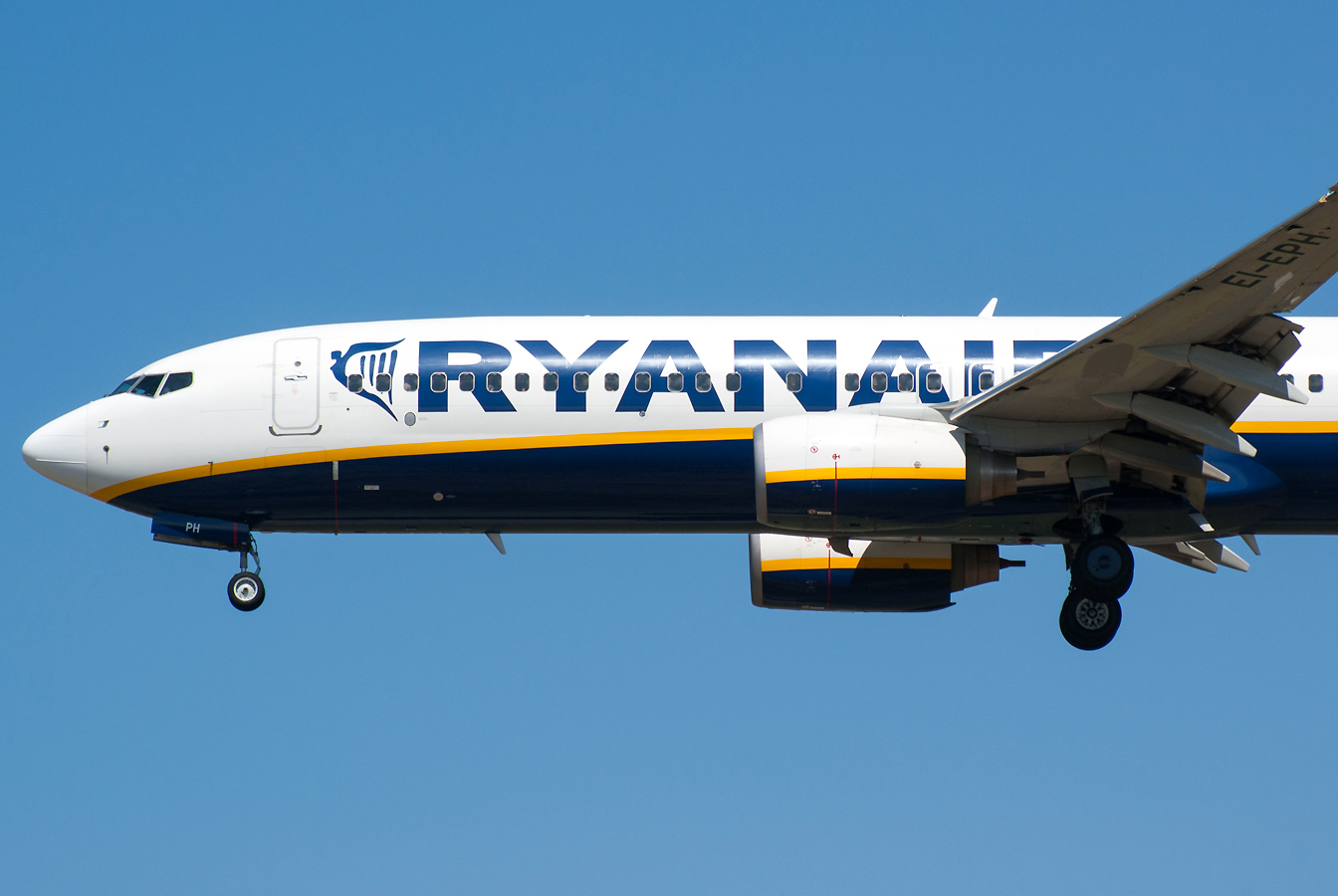 EI-EPH · Boeing 737-8AS(WL) · (OPO / LPPR)
