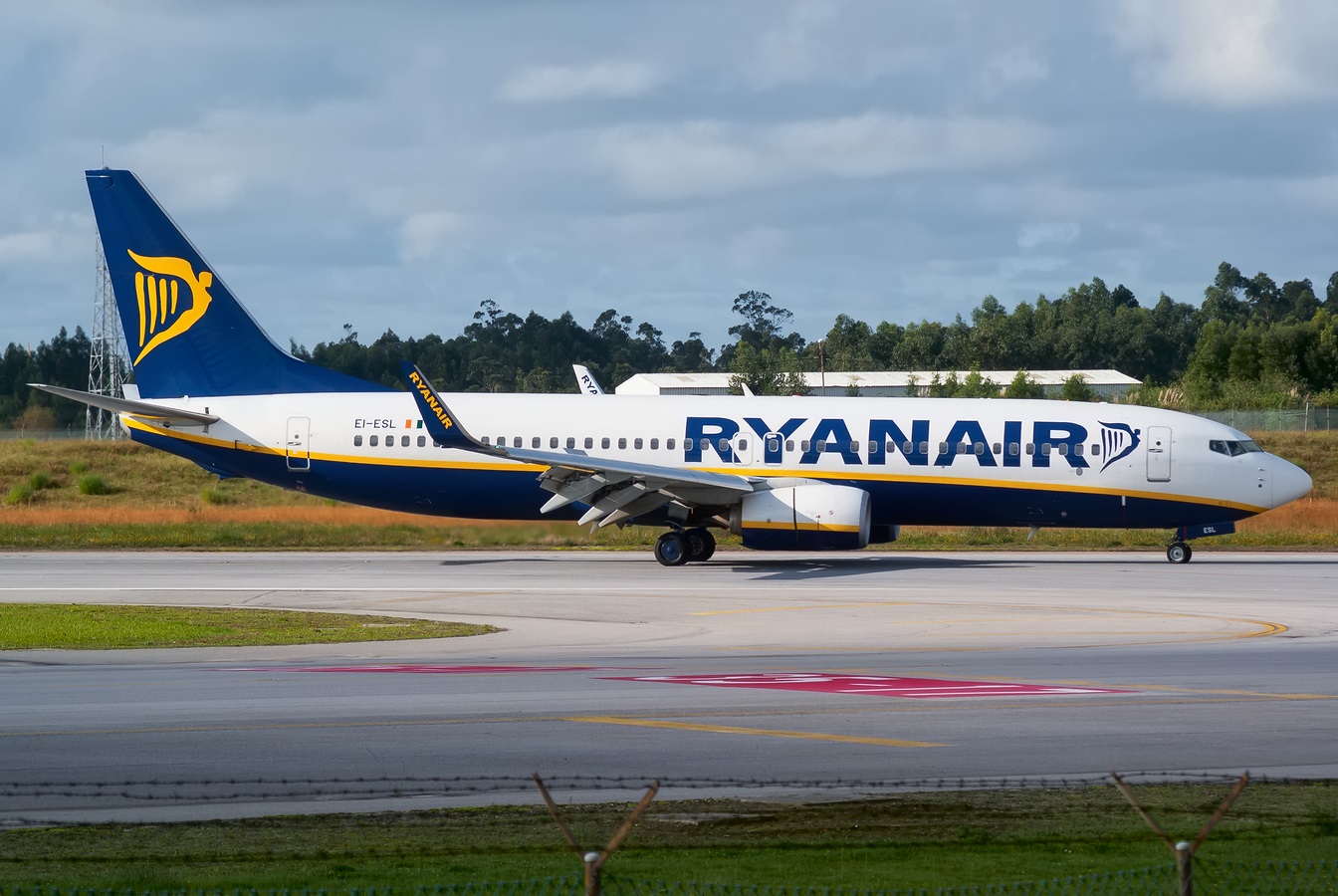 EI-ESL · Boeing 737-8AS(WL) · (OPO / LPPR)