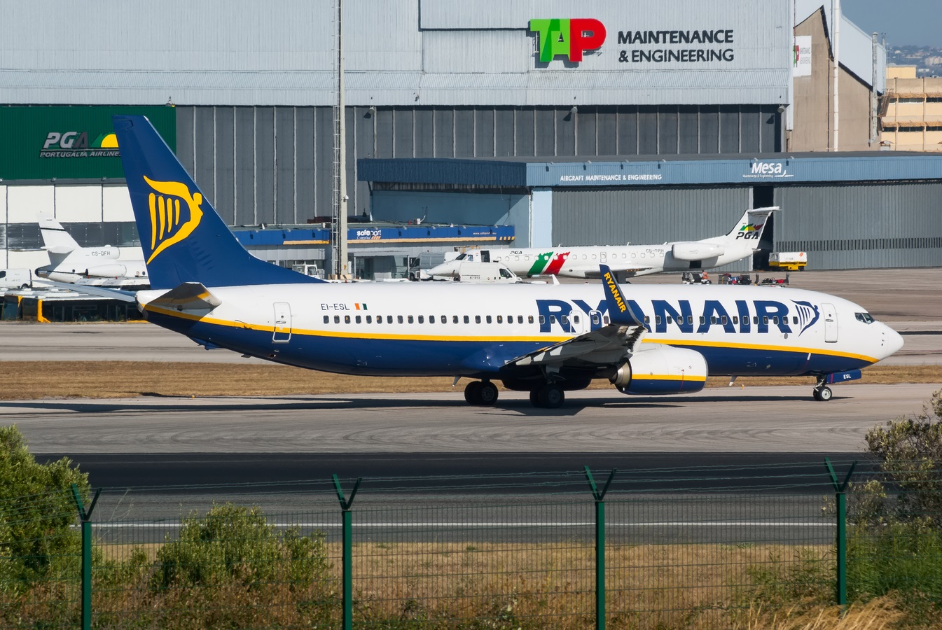 EI-ESL (34988) 2011 Boeing 737-8AS(WL)