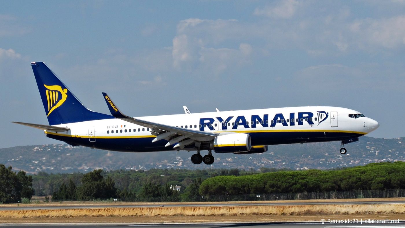 EI-EVA (40288) 2011 Boeing 737-8AS(WL)