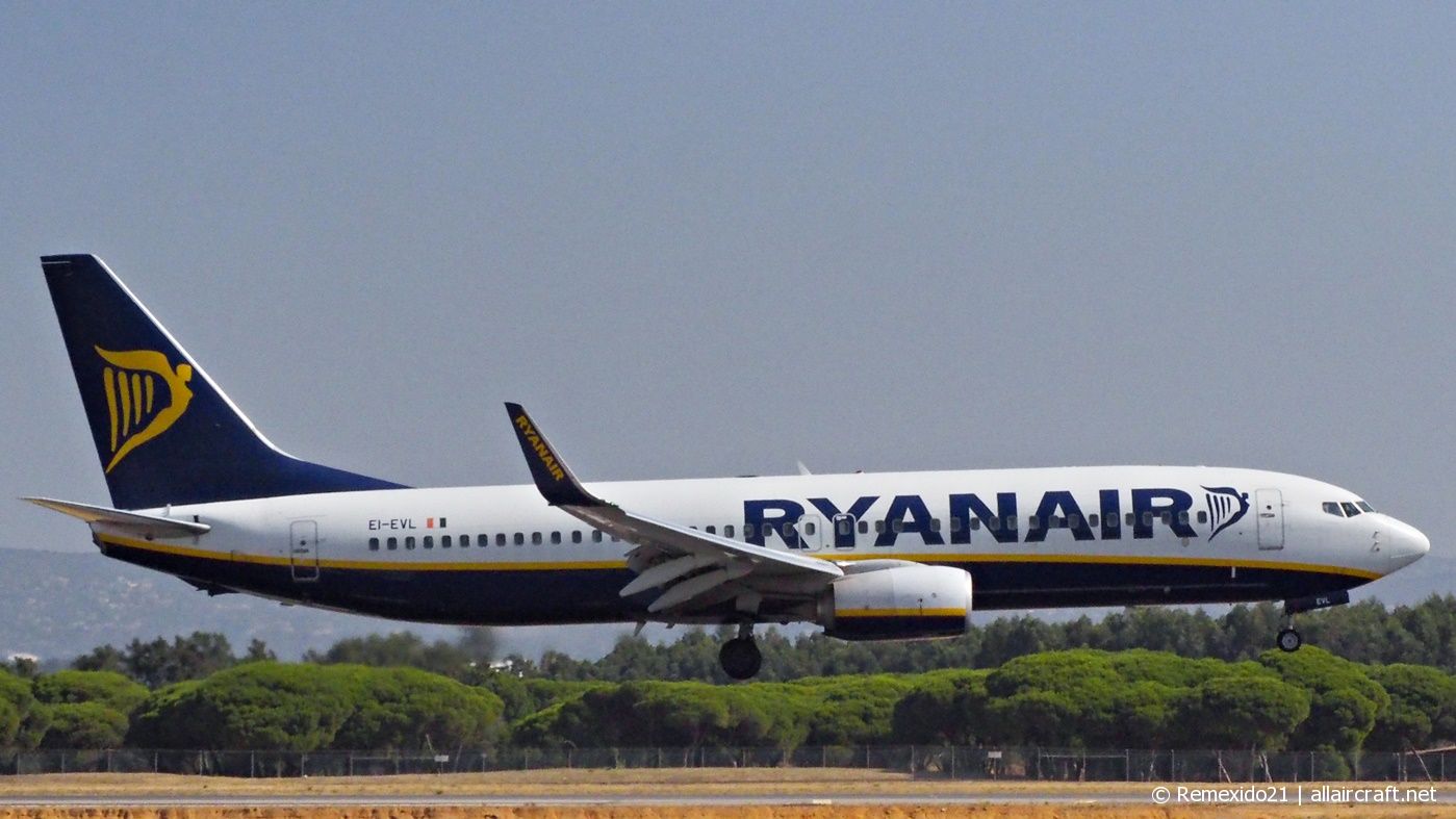 EI-EVL (40299) 2012 Boeing 737-8AS WL