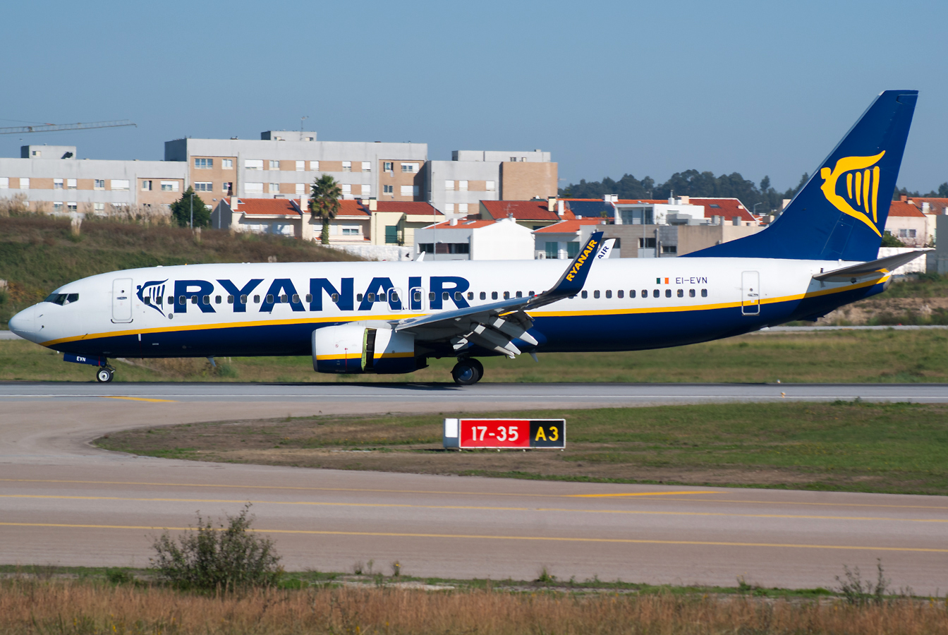 EI-EVN (40294) 2012 Boeing 737-8AS WL