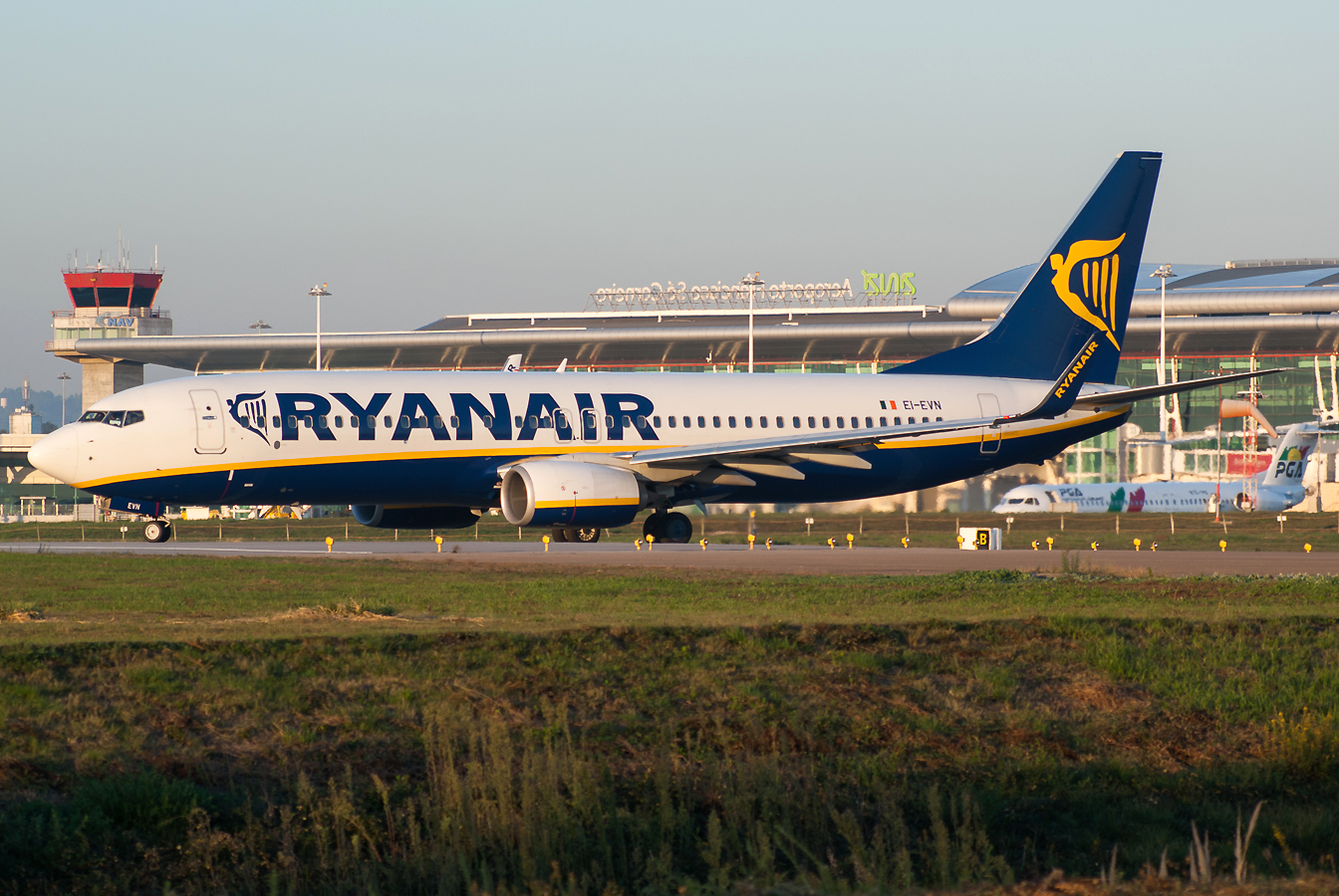 EI-EVN (40294) 2012 Boeing 737-8AS WL