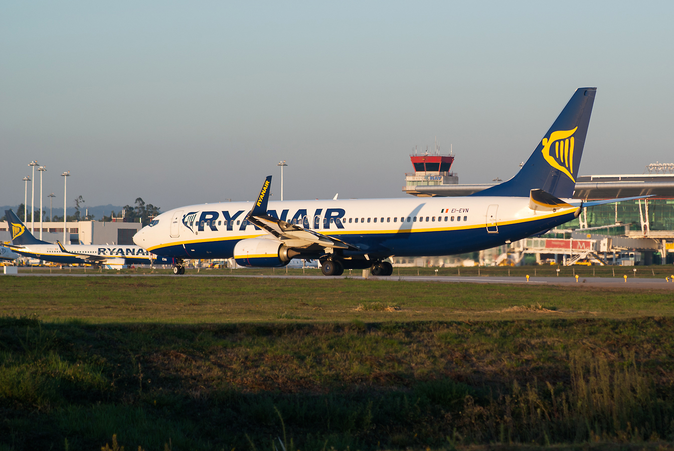 EI-EVN (40294) 2012 Boeing 737-8AS WL