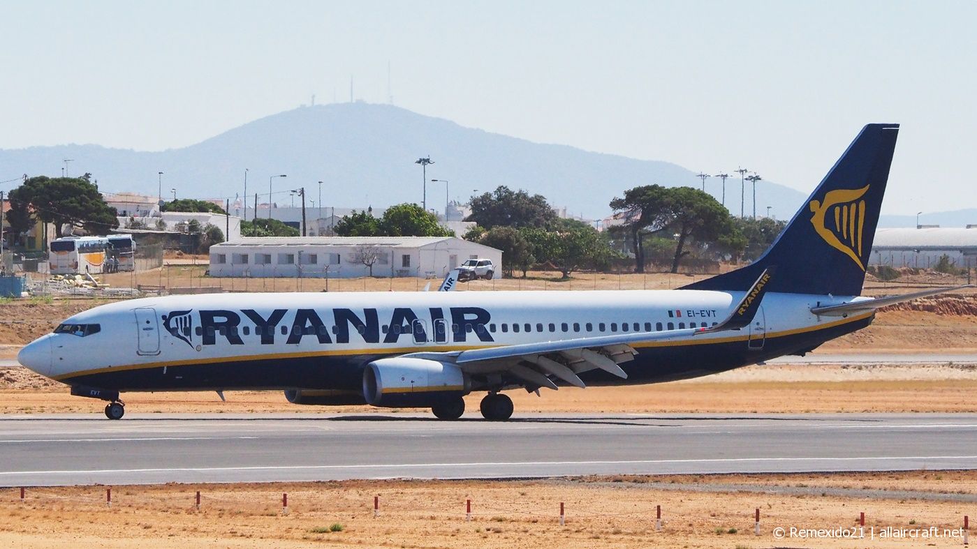 EI-EVT · Boeing 737-8AS(WL) · (FAO / LPFR)
