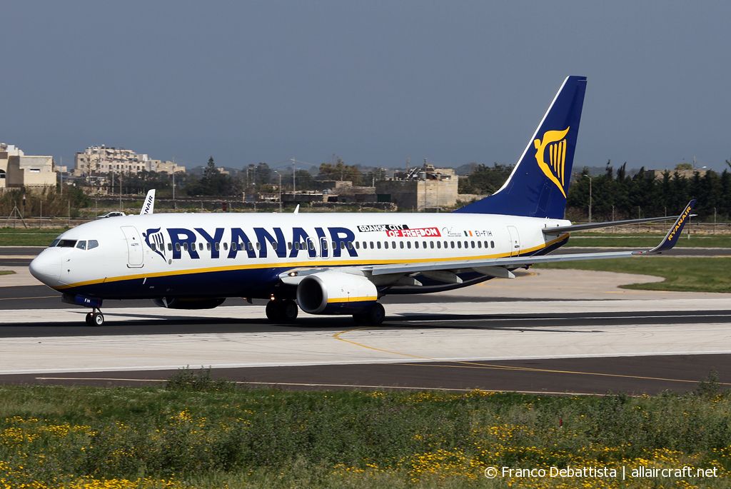EI-FIH (44697) 2015 Boeing 737-8AS WL