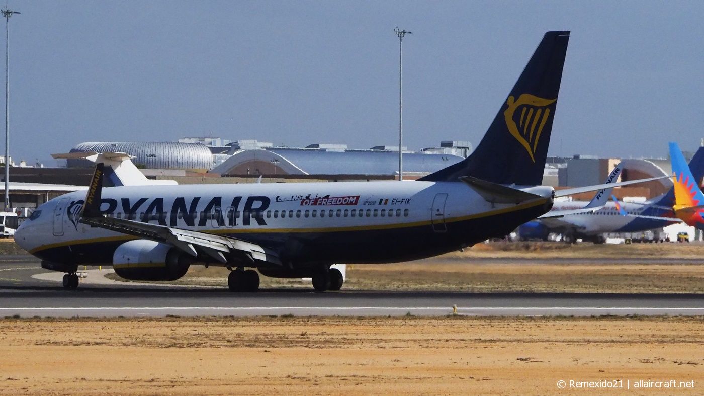 EI-FIK (44700) 2015 Boeing 737-8AS(WL)