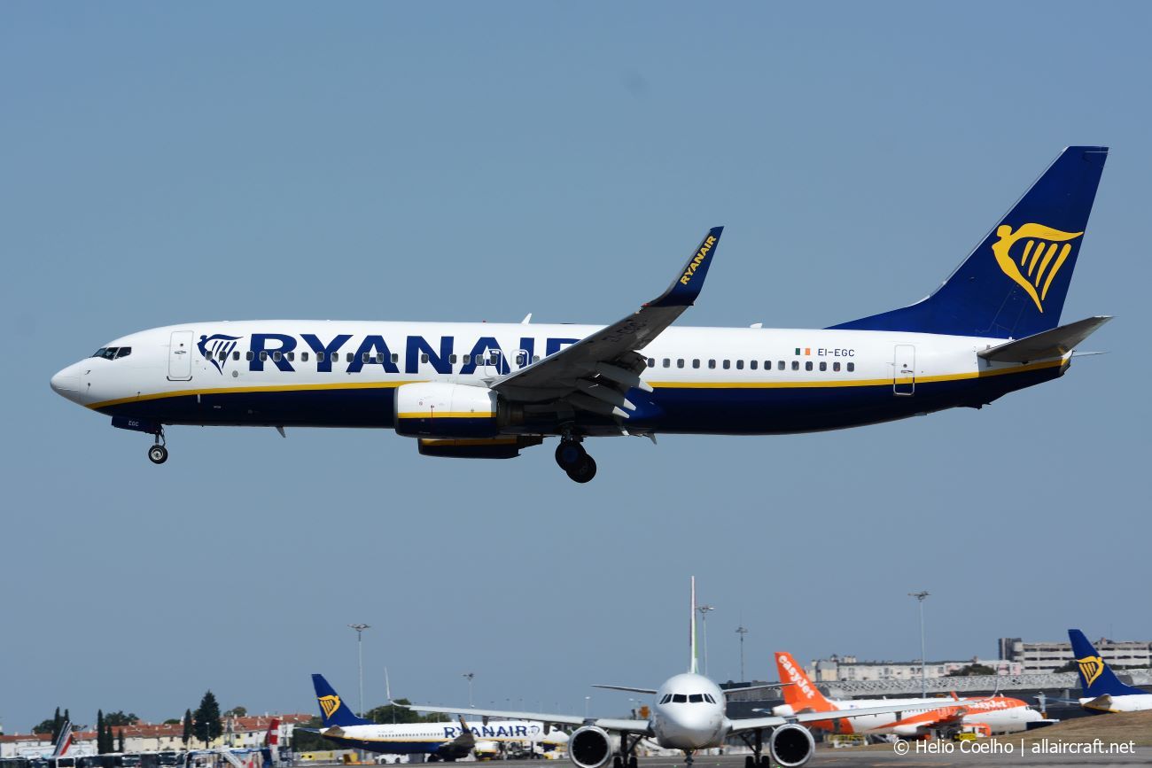 EI-EGC (38492) 2009 Boeing 737-8AS(WL)