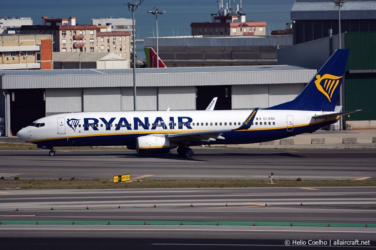 EI-EBD · Boeing 737-8AS(WL) · (LIS / LPPT)