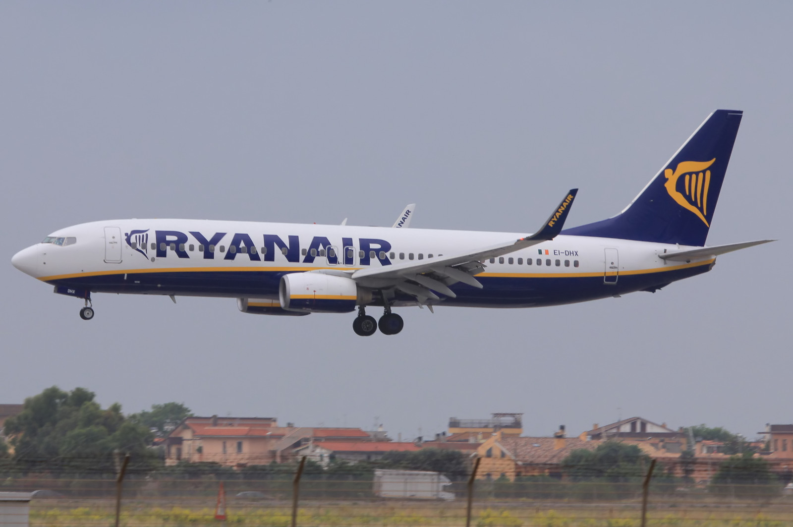EI-DHX (33585) 2005 Boeing 737-8AS(WL)