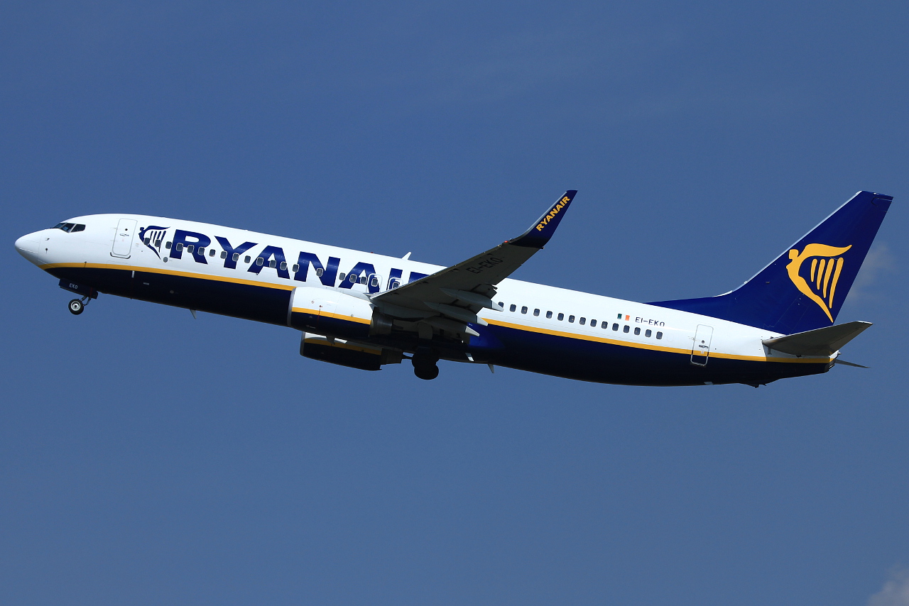EI-EKO (35027) 2010 Boeing 737-8AS(WL)