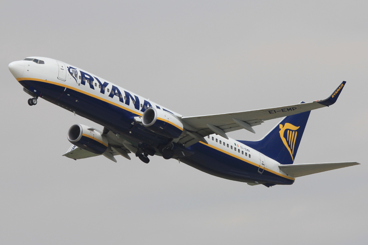 EI-EMP (40285) 2010 Boeing 737-8AS(WL)