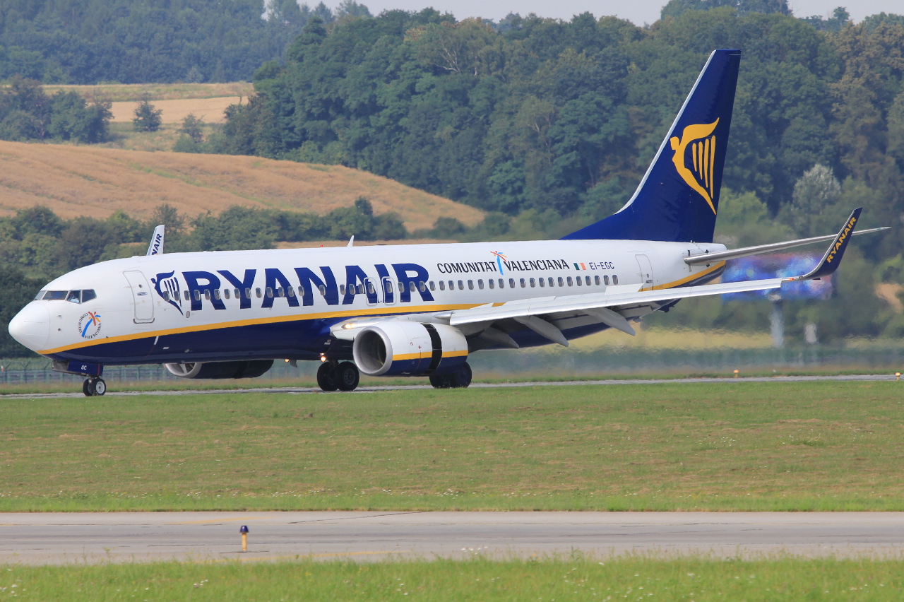 EI-EGC (38492) 2009 Boeing 737-8AS WL