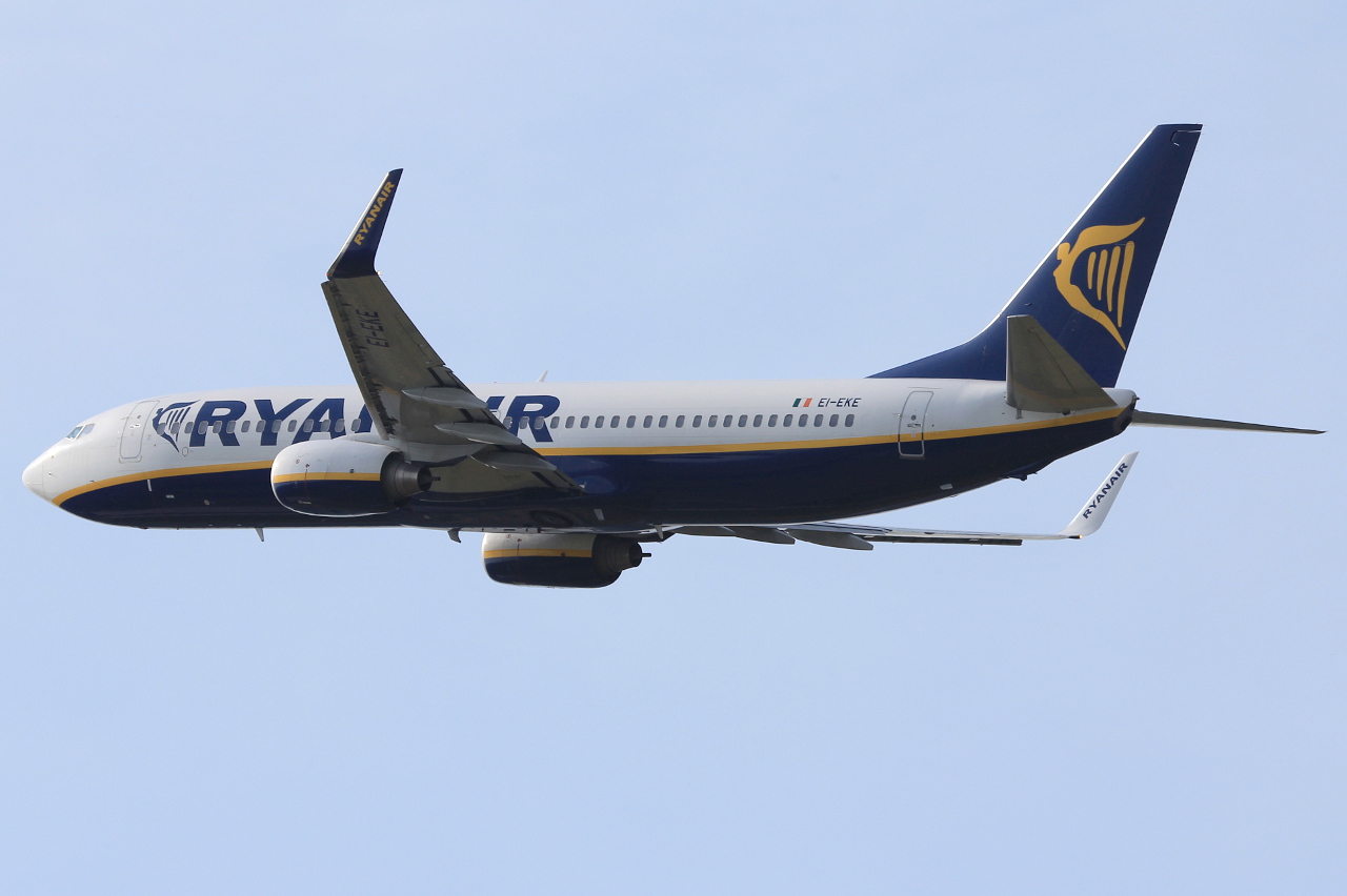 EI-EKE (35023) 2010 Boeing 737-8AS(WL)