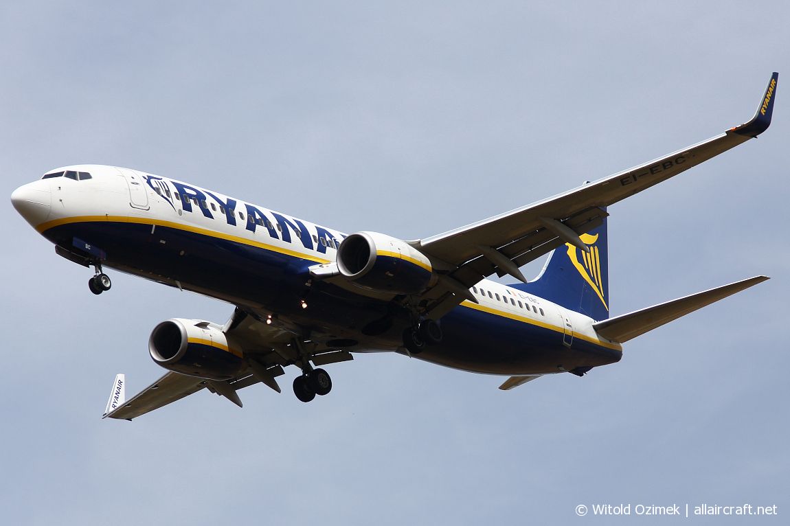 EI-EBC (37520) 2009 Boeing 737-8AS(WL)