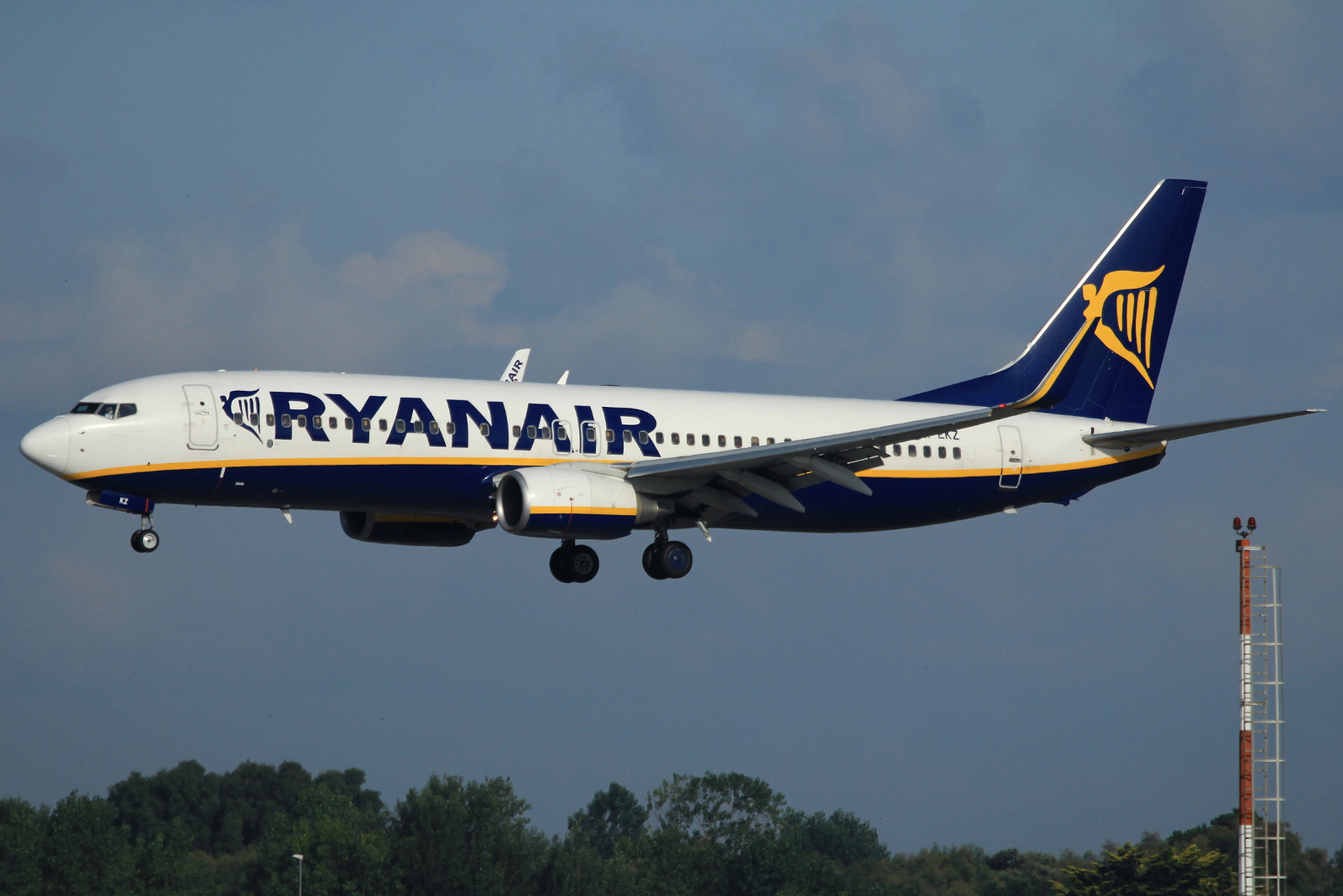 EI-EKZ (38508) 2010 Boeing 737-8AS(WL)