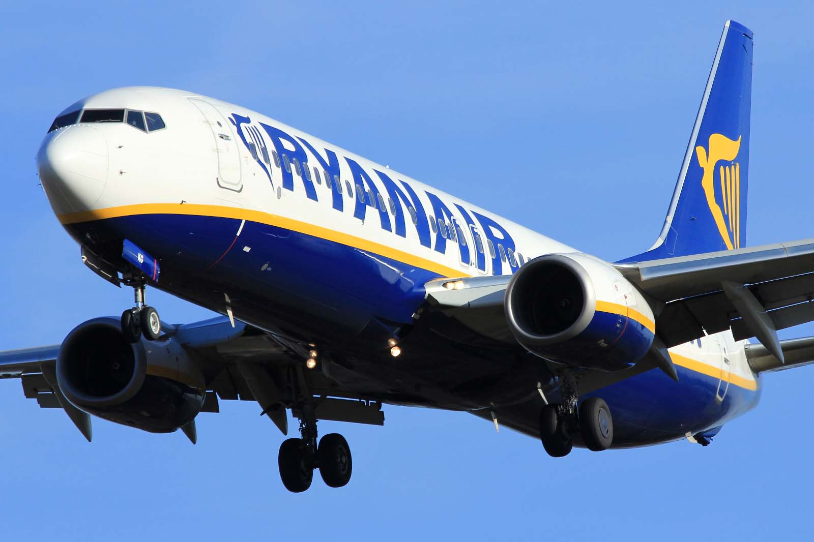 EI-EKG (35021) 2010 Boeing 737-8AS(WL)