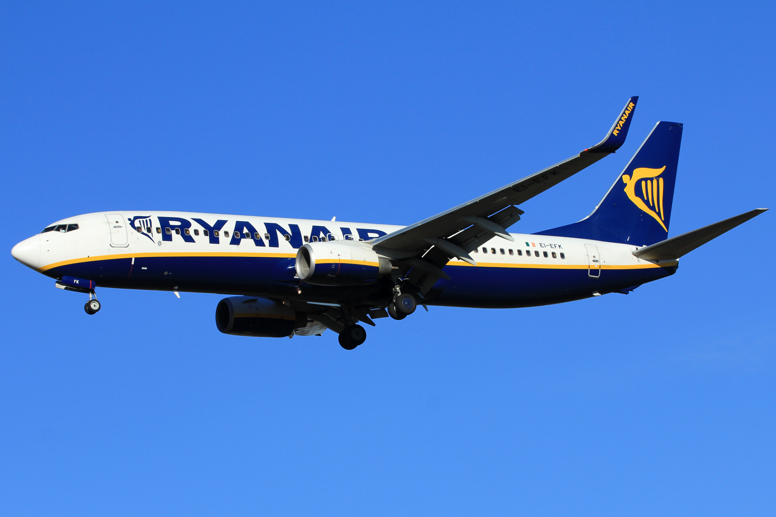 EI-EFK (37537) 2009 Boeing 737-8AS(WL)