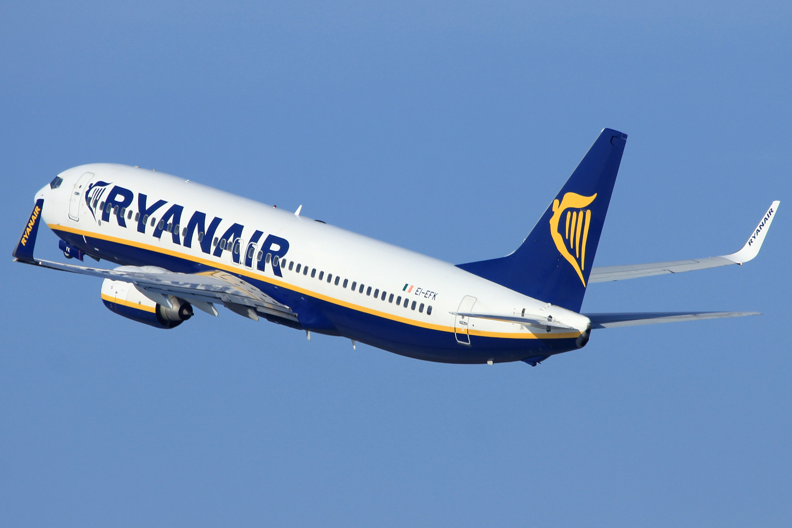 EI-EFK (37537) 2009 Boeing 737-8AS(WL)