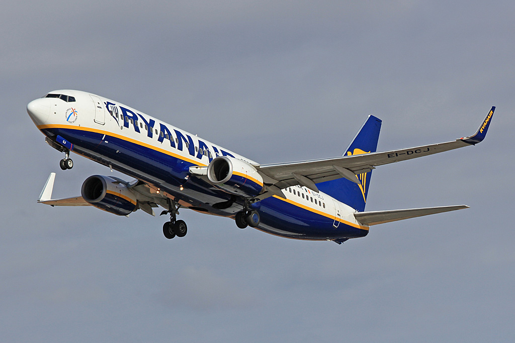 EI-DCJ (33564) 2004 Boeing 737-8AS(WL)