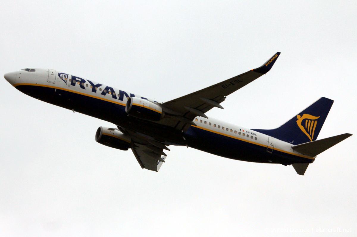 EI-ESL (34988) 2011 Boeing 737-8AS(WL)