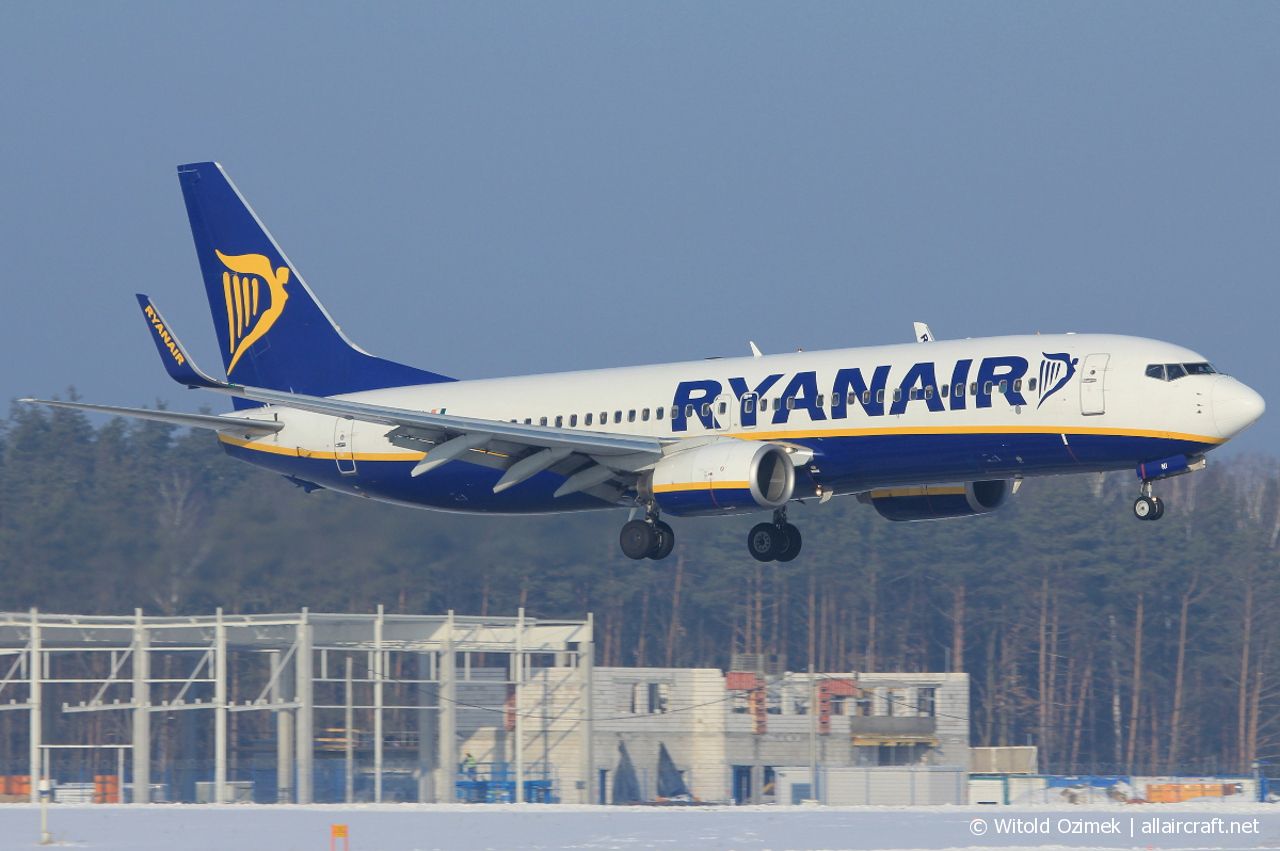 EI-ENI (40300) 2010 Boeing 737-8AS(WL)