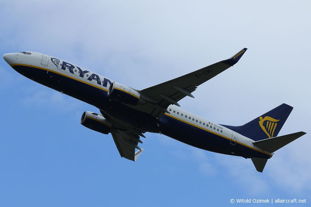 EI-EMI (34979) 2010 Boeing 737-8AS(WL)