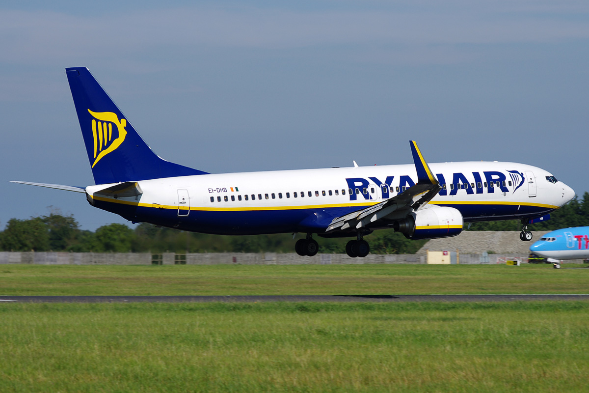 EI-DHB (33572) 2005 Boeing 737-8AS(WL)