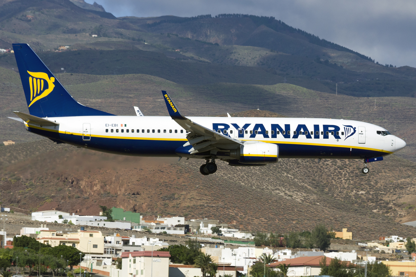 EI-EBI (37527) 2009 Boeing 737-8AS(WL)