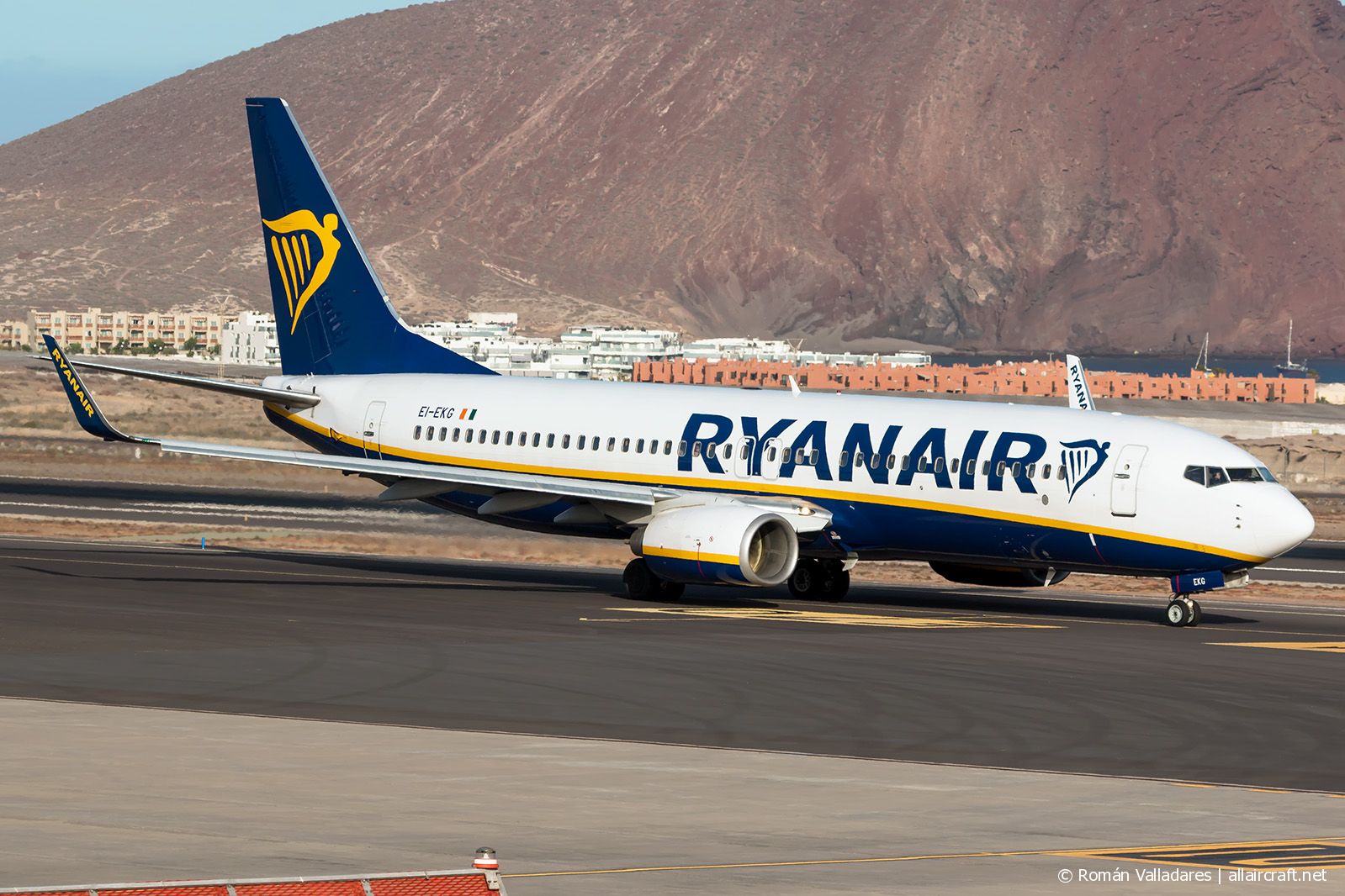 EI-EKG (35021) 2010 Boeing 737-8AS(WL)