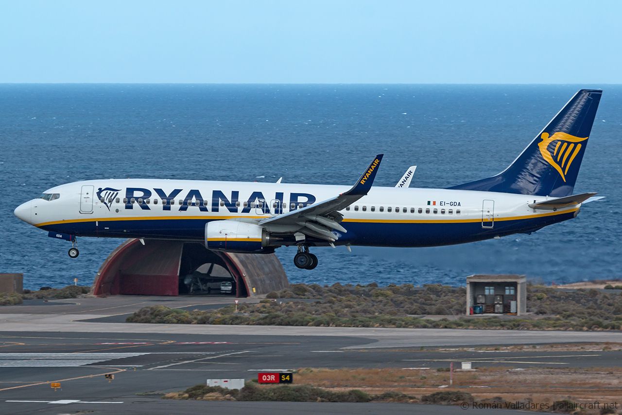 EI-GDA (44797) 2017 Boeing 737-8AS WL