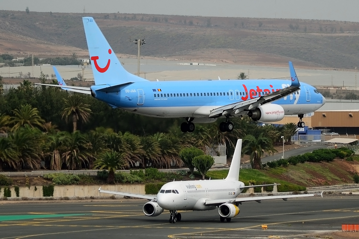 OO-JAA (29660) 2007 Boeing 737-8BK(WL)