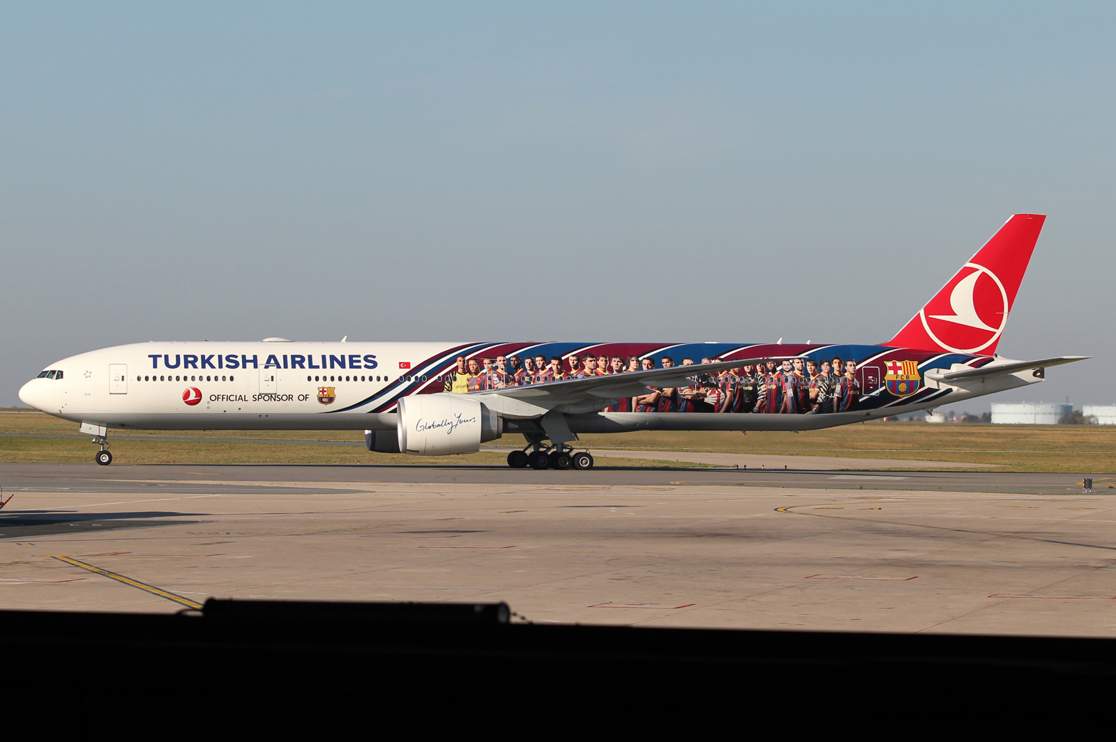 TC-JJI (40709) 2010 Boeing 777-3F2(ER)