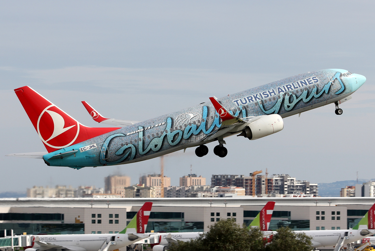 TC-JHL (40976) 2011 Boeing 737-8F2(WL)