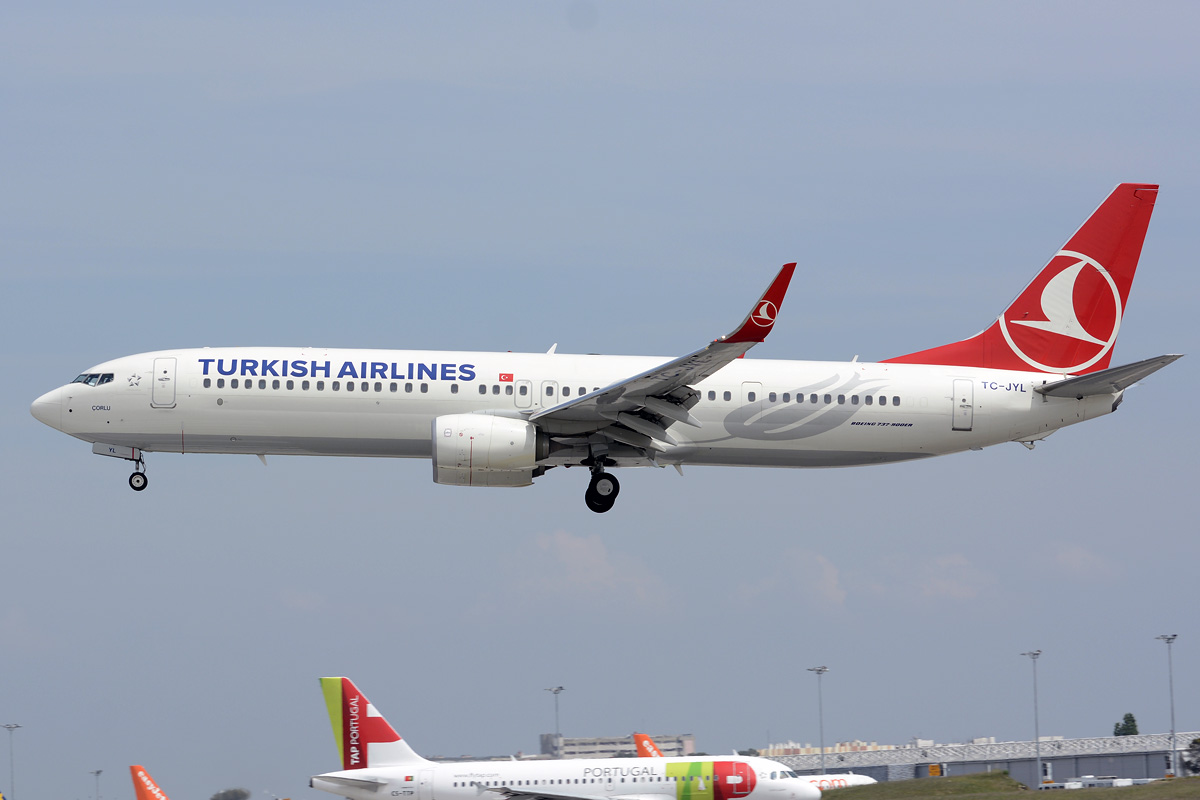 TC-JYL (42010) 2015 Boeing 737-9F2ER(WL)
