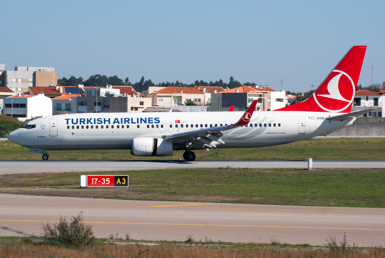 TC-JHM · Boeing 737-8F2(WL) · (OPO / LPPR)