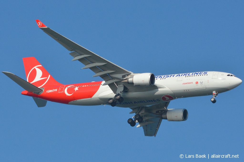 TC-JNB (704) 2005 Airbus A330-203