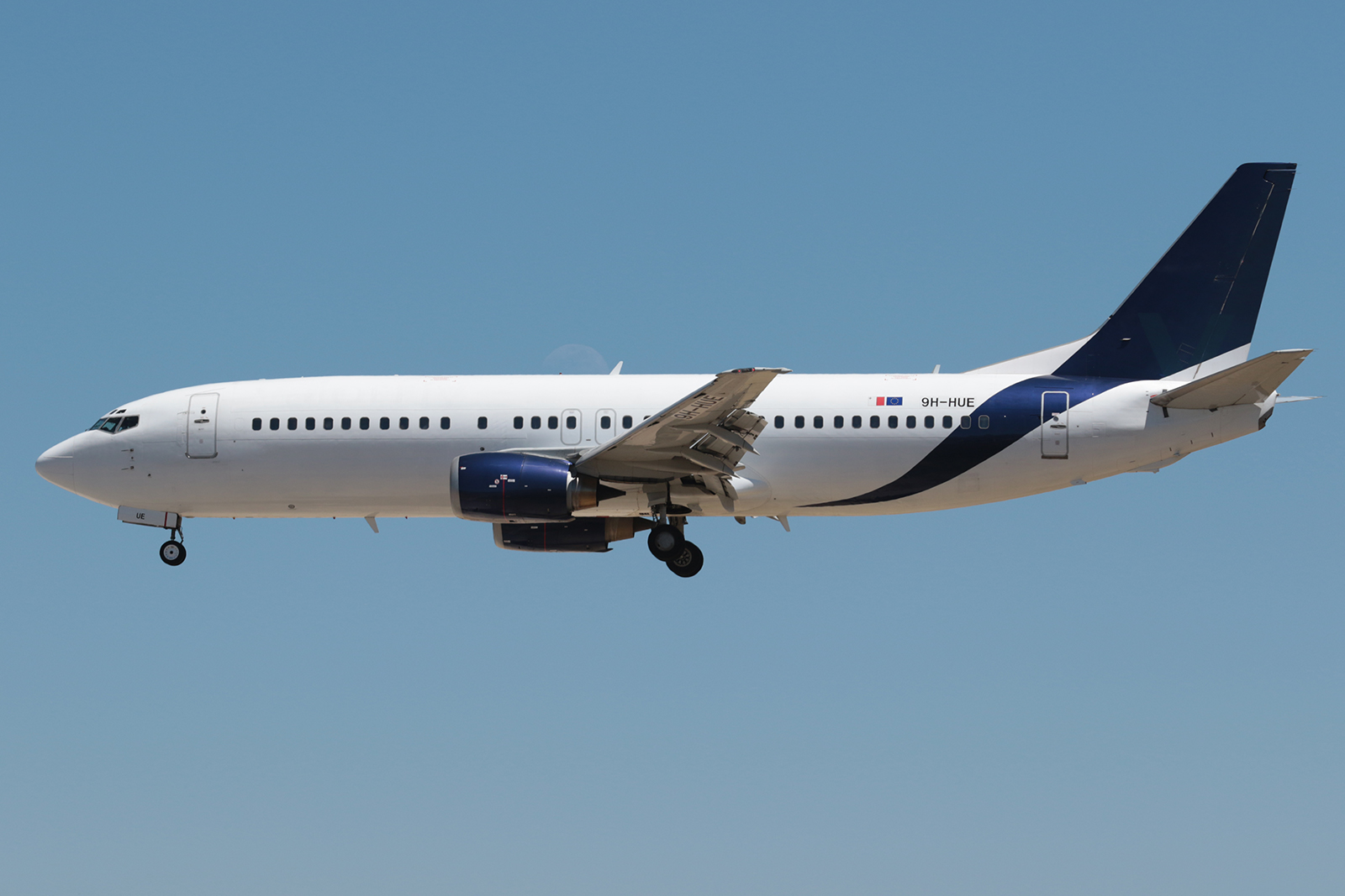 9H-HUE, (cn 27003), Boeing 737-430